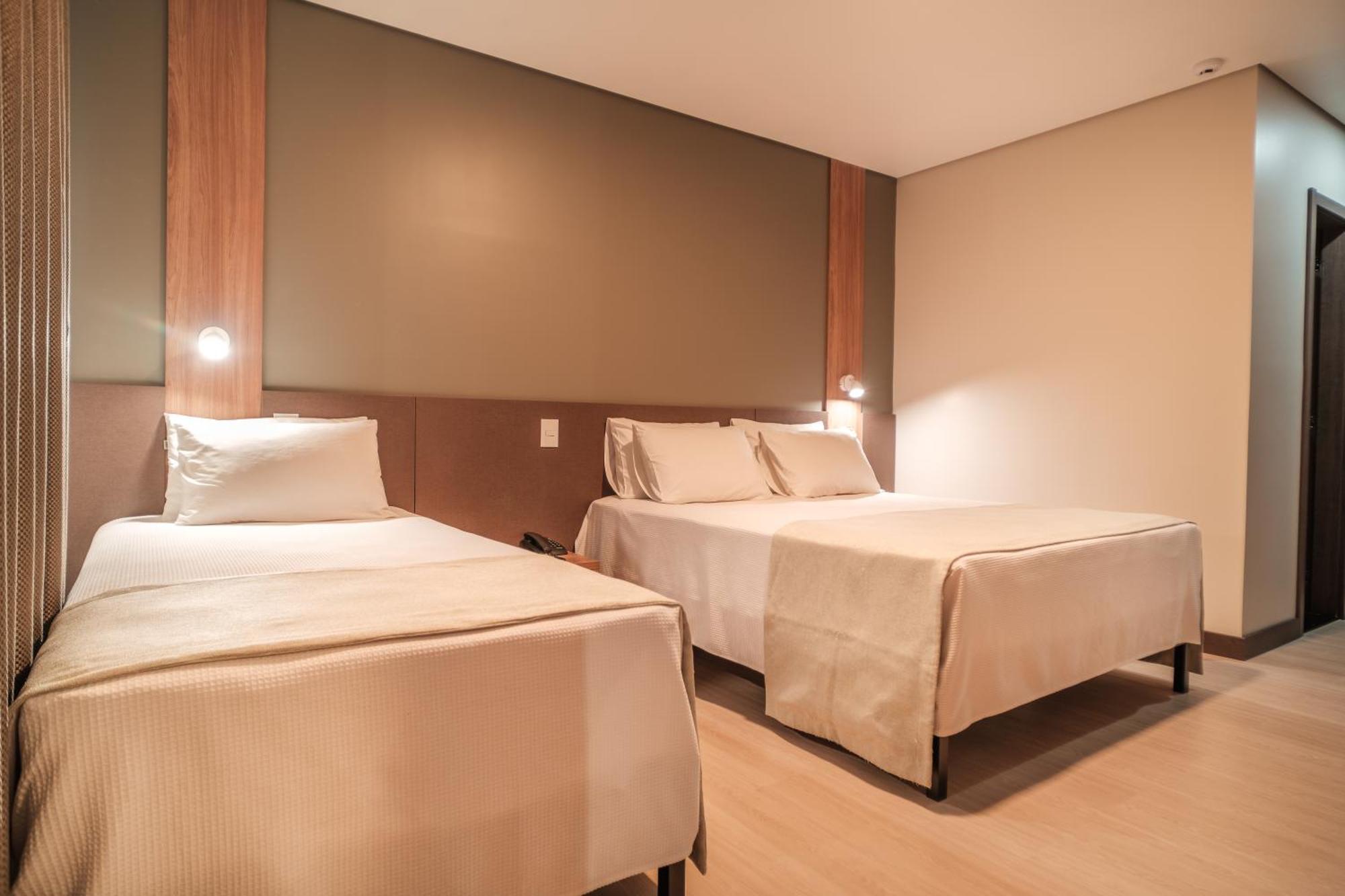 Bello Hotel Toledo  Bagian luar foto