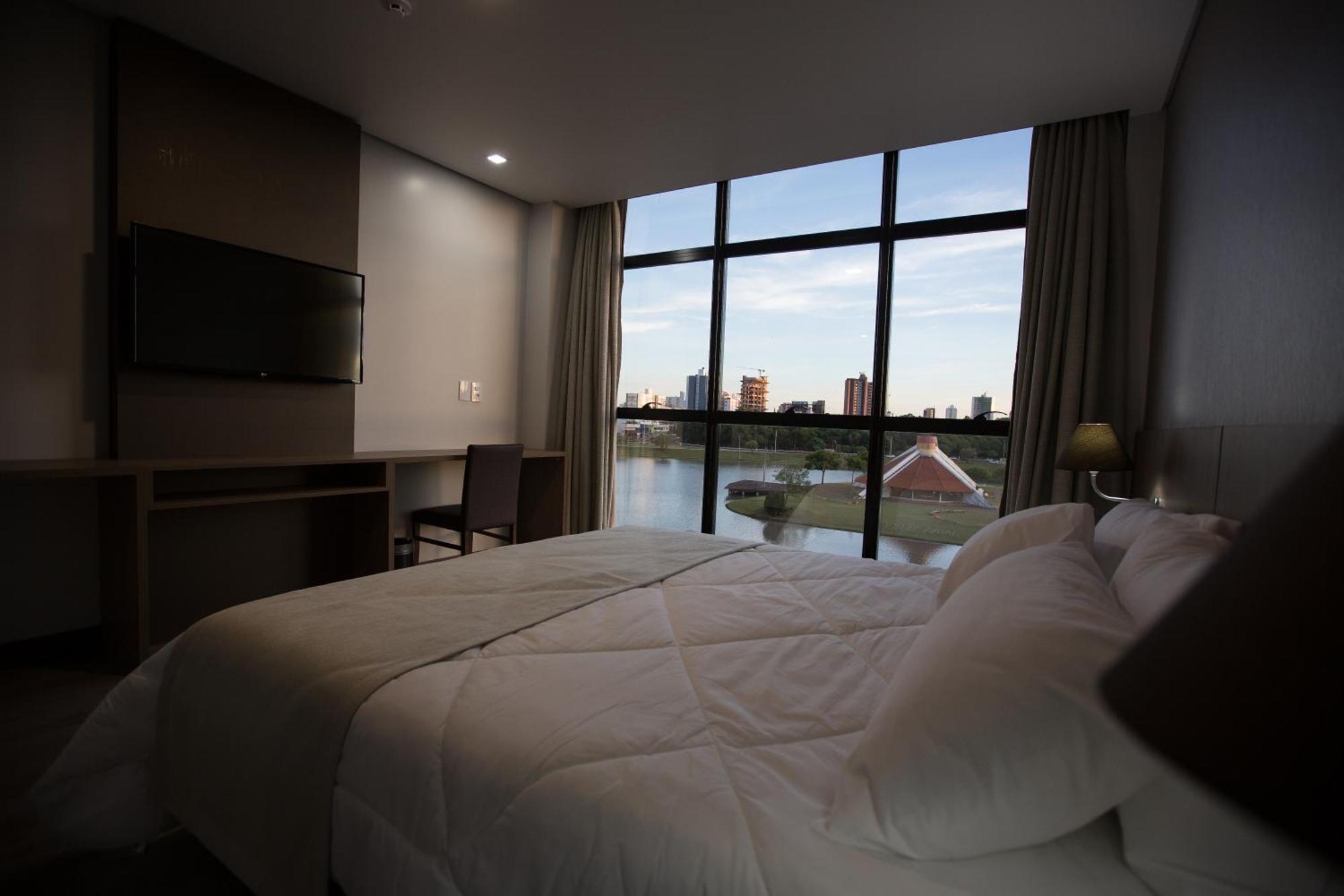 Bello Hotel Toledo  Bagian luar foto