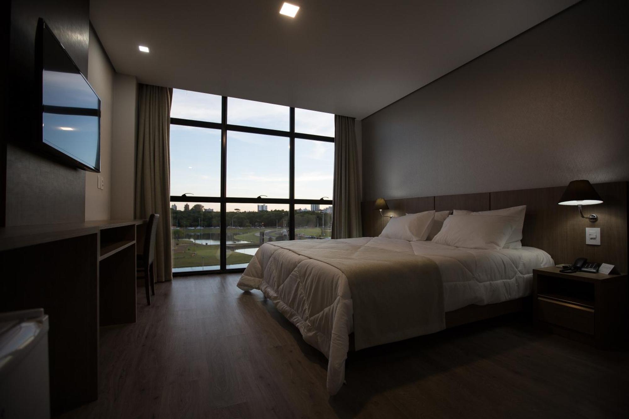 Bello Hotel Toledo  Bagian luar foto