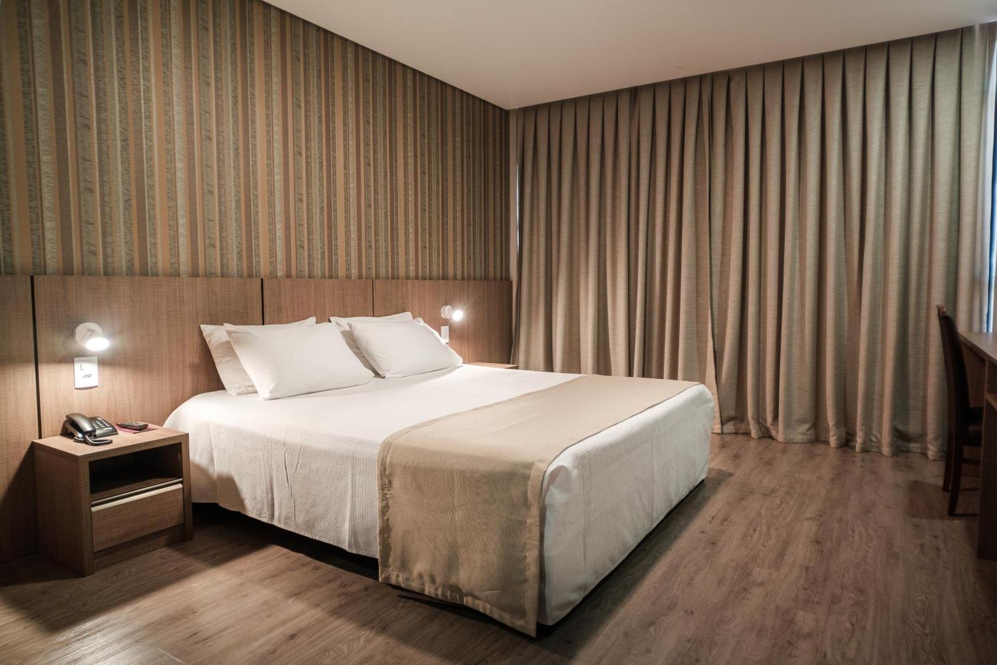 Bello Hotel Toledo  Bagian luar foto