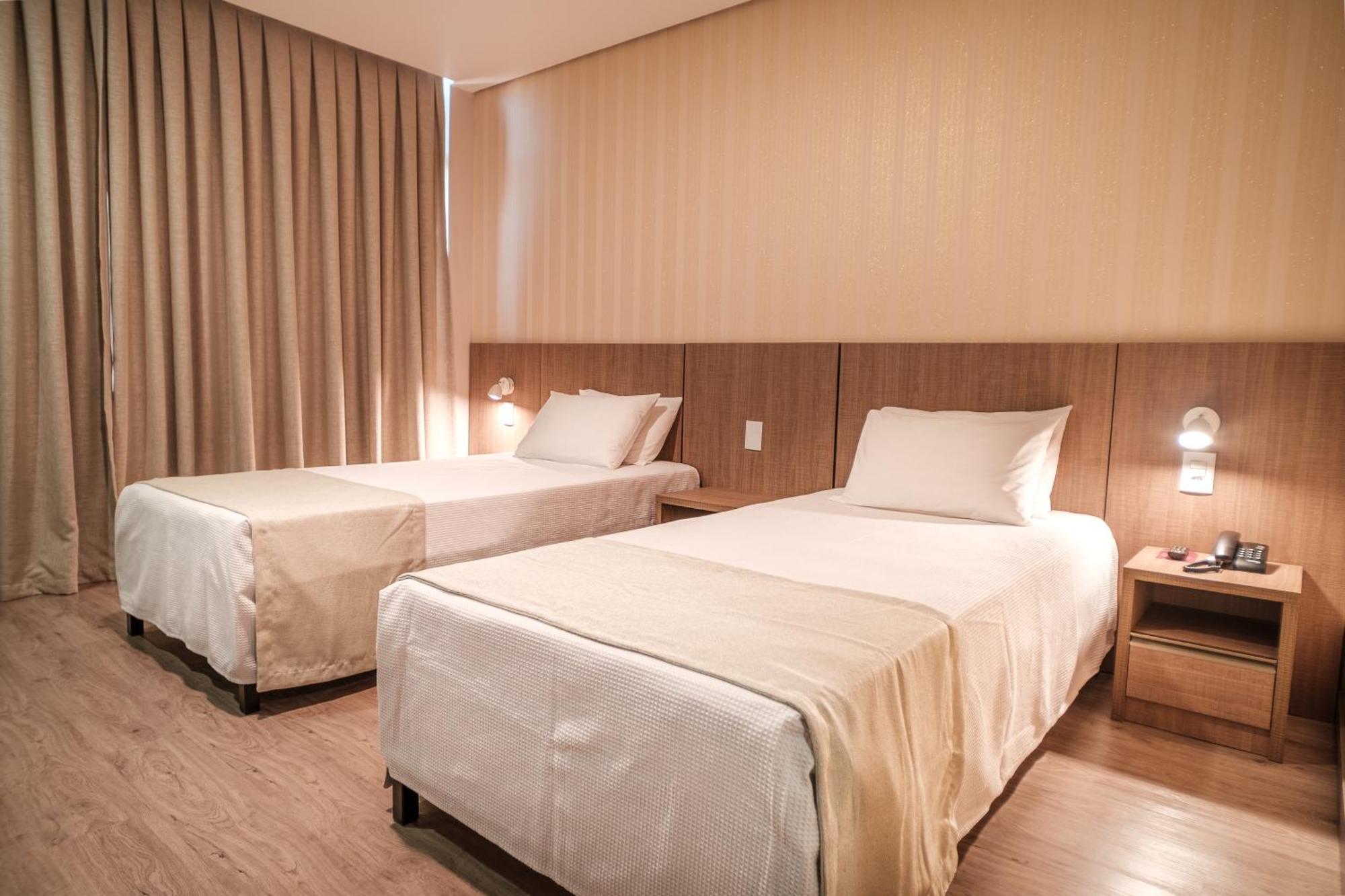 Bello Hotel Toledo  Bagian luar foto