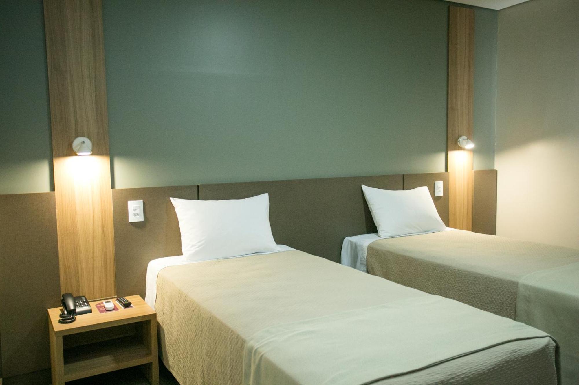Bello Hotel Toledo  Bagian luar foto