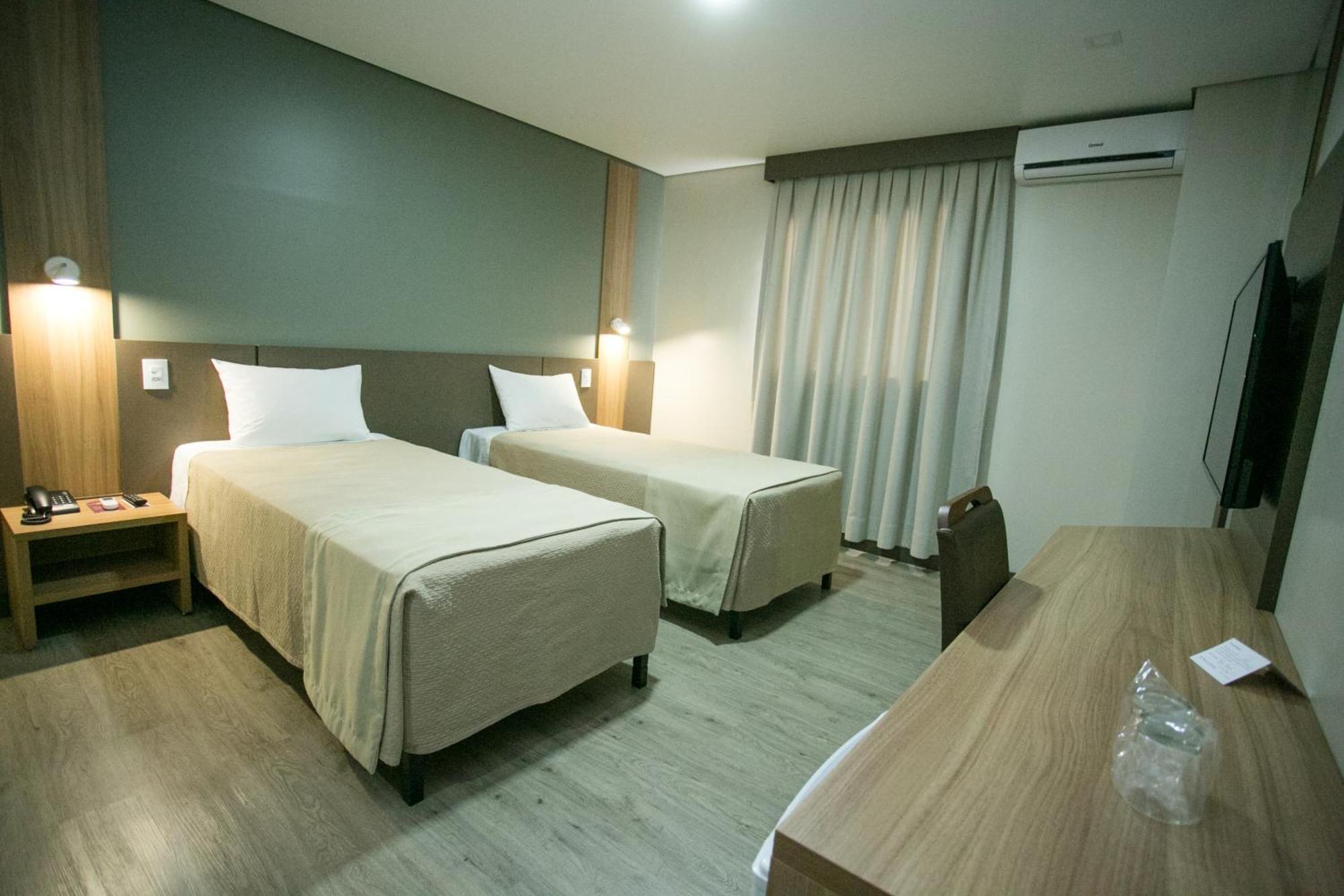 Bello Hotel Toledo  Bagian luar foto