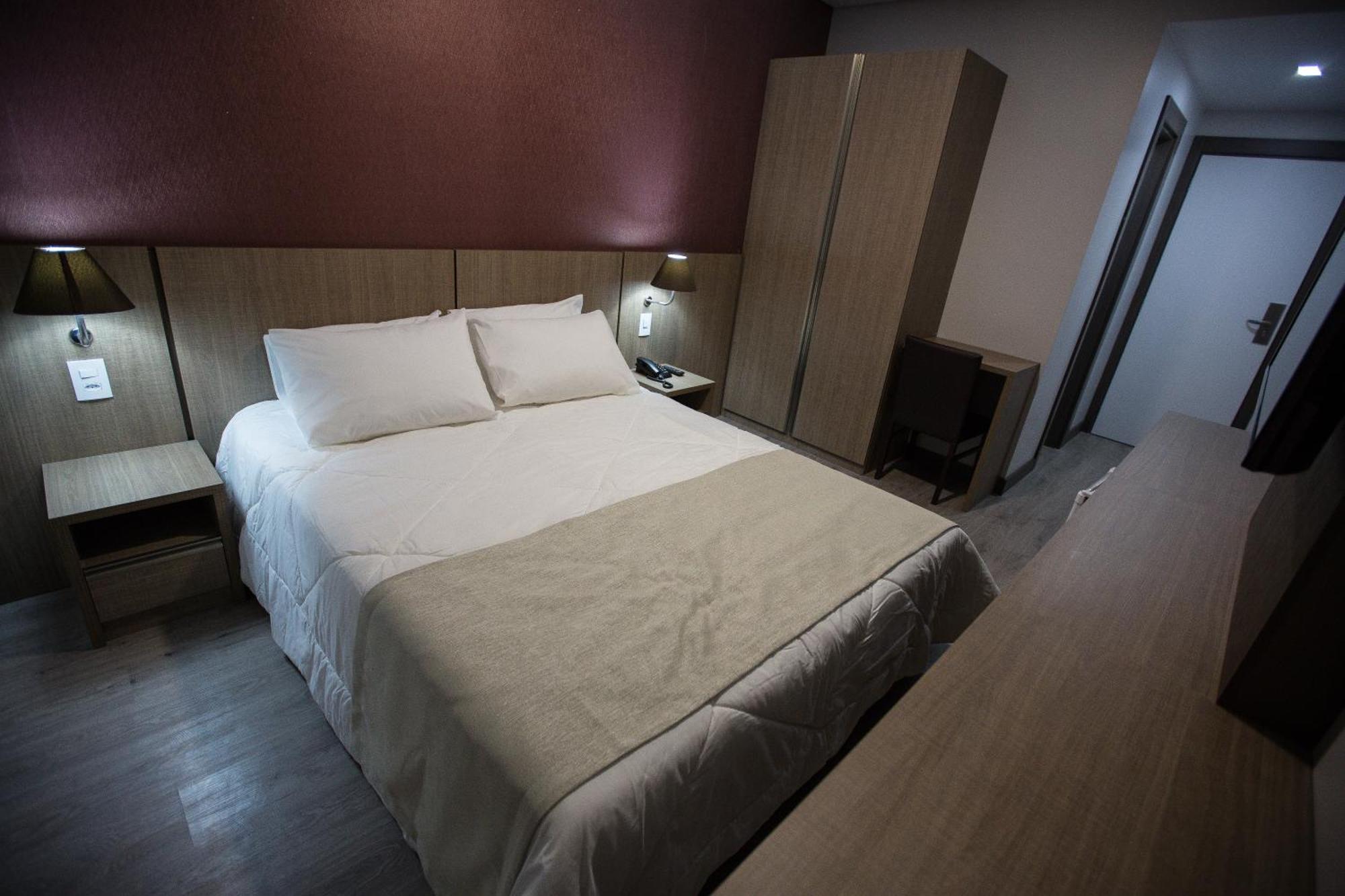Bello Hotel Toledo  Bagian luar foto