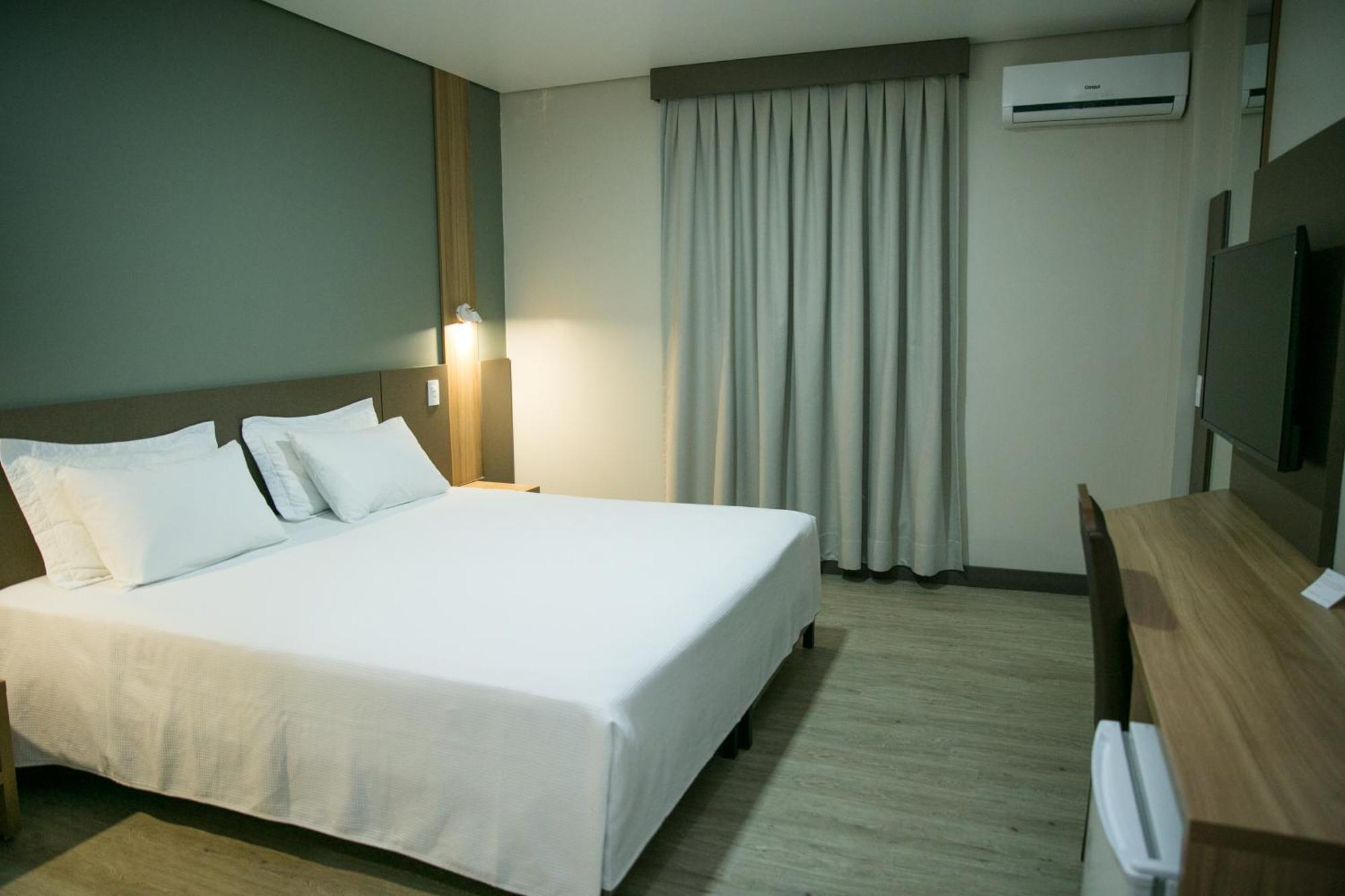 Bello Hotel Toledo  Bagian luar foto