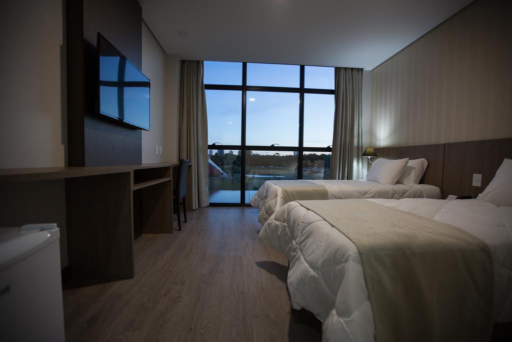 Bello Hotel Toledo  Bagian luar foto