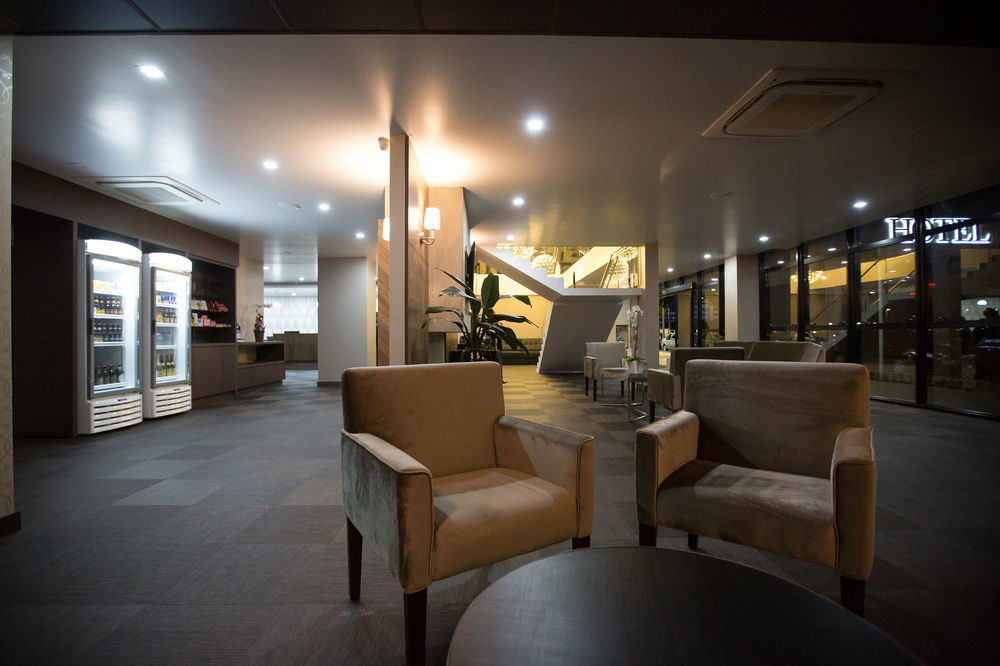 Bello Hotel Toledo  Bagian luar foto