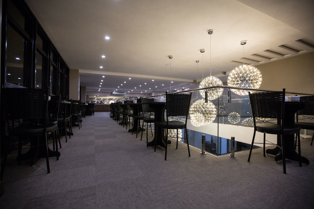 Bello Hotel Toledo  Bagian luar foto