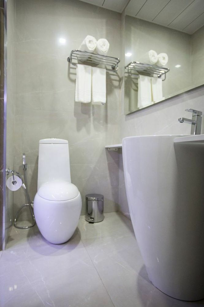 Bello Hotel Toledo  Bagian luar foto