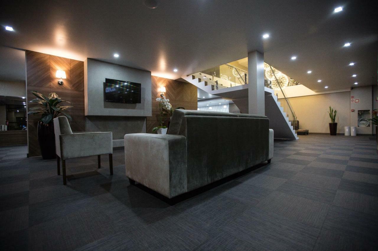 Bello Hotel Toledo  Bagian luar foto